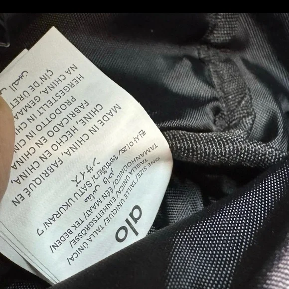 ❤️❤️❤️❤️BNWT ALO Yoga Explorer Unisex Black Crossbody Bag $94🔥🔥 - Picture 6 of 11